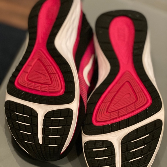 ASICS - Picture 2 of 5